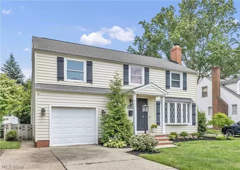 351 Oakmoor Ave, Bay Village, OH 44140