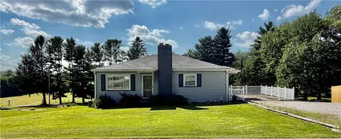 1833 Rolling Acres Rd, New Cumberland, WV 26047
