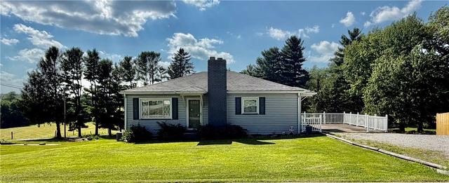 1833 Rolling Acres Rd, New Cumberland, WV 26047