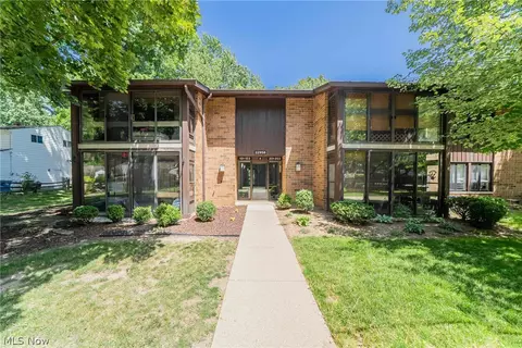 22958 Maple Ridge Rd #102, North Olmsted, OH 44070