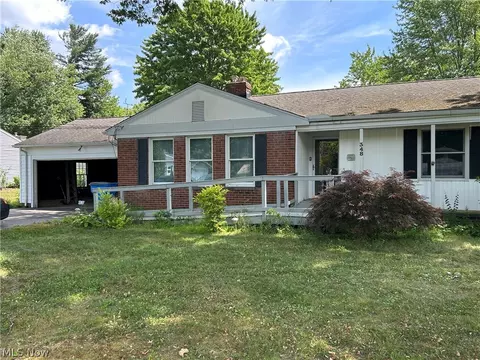 348 Hickory Hill Rd, Chagrin Falls, OH 44022