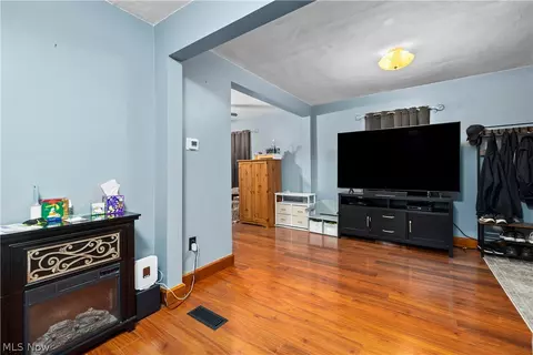 1639 E 34th St, Lorain, OH 44055 photo 9