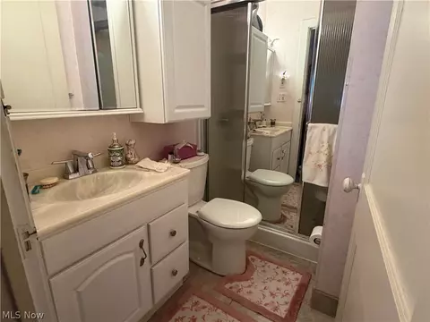 Bath - 1088 Beachview Rd, Willoughby, OH 44094 photo 2 of 2