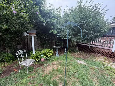 Exterior - 1088 Beachview Rd, Willoughby, OH 44094 photo 3 of 5