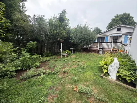 Exterior - 1088 Beachview Rd, Willoughby, OH 44094 photo 4 of 5