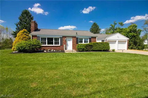 10381 Portage St NW, Canal Fulton, OH 44614