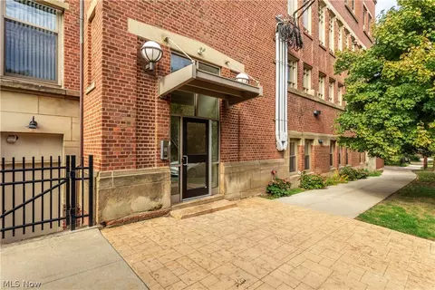 3200 Franklin Blvd #204, Cleveland, OH 44113