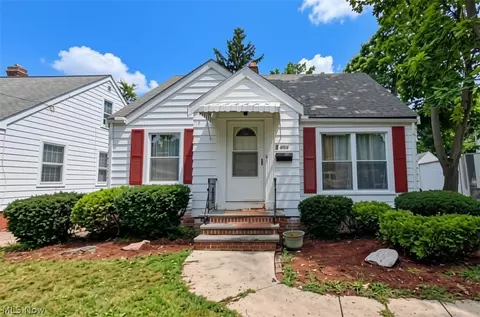 Exterior - 854 E 250 St, Euclid, OH 44132 photo 1 of 4