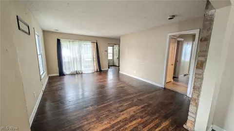 Living - 854 E 250 St, Euclid, OH 44132 photo 2 of 7