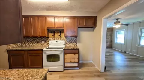 Entry Way - 854 E 250 St, Euclid, OH 44132 photo 1 of 3