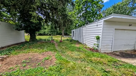 Exterior - 854 E 250 St, Euclid, OH 44132 photo 3 of 4