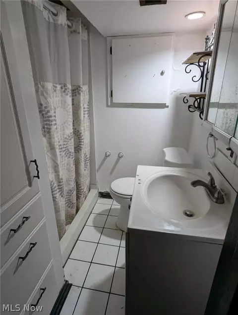 Bath - 854 E 250 St, Euclid, OH 44132 photo 2 of 2