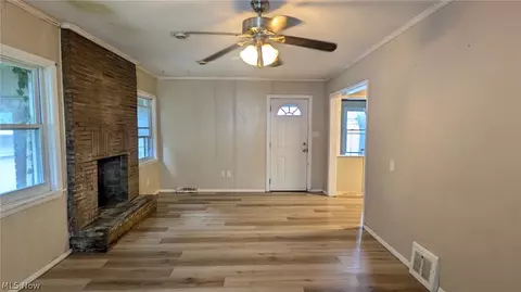 Living - 854 E 250 St, Euclid, OH 44132 photo 6 of 7