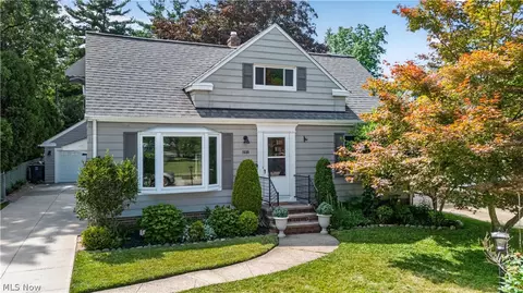 1680 Harwich Rd, Lyndhurst, OH 44124