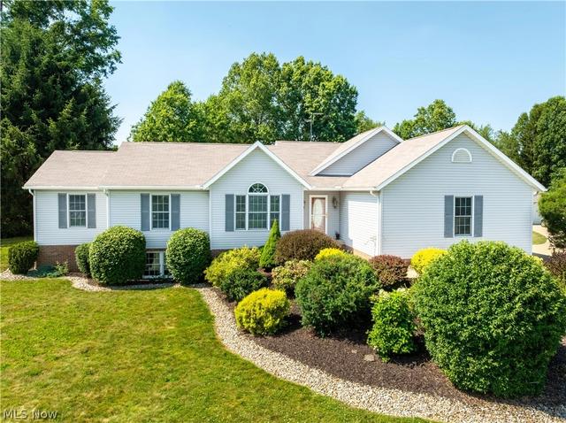 545 E Maple St, Hartville, OH 44632