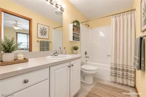 Bath - 6435 Suzanne Ln, Solon, OH 44139 photo 4 of 4