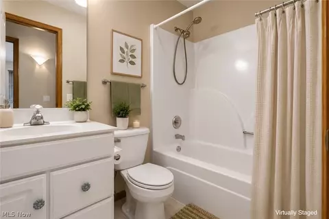 Bath - 6435 Suzanne Ln, Solon, OH 44139 photo 3 of 4