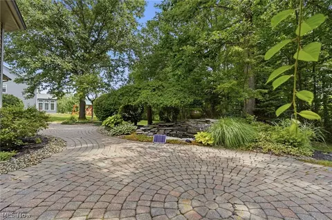 Exterior - 6435 Suzanne Ln, Solon, OH 44139 photo 5 of 8