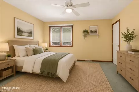 Bedroom - 6435 Suzanne Ln, Solon, OH 44139 photo 7 of 8