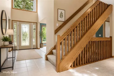 Entry Way - 6435 Suzanne Ln, Solon, OH 44139 photo 1 of 2