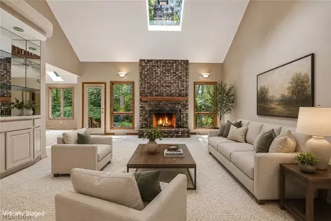 Living - 6435 Suzanne Ln, Solon, OH 44139 photo 1 of 4