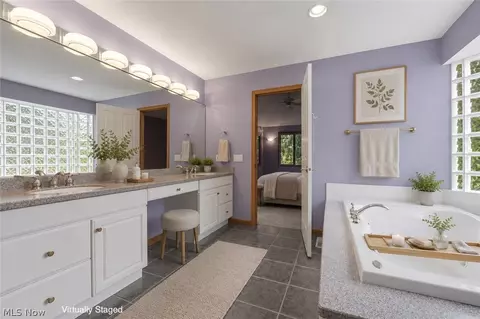 Bath - 6435 Suzanne Ln, Solon, OH 44139 photo 2 of 4