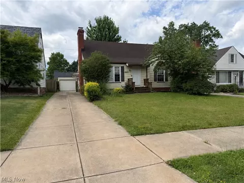 16451 Craigmere Dr, Middleburg Heights, OH 44130