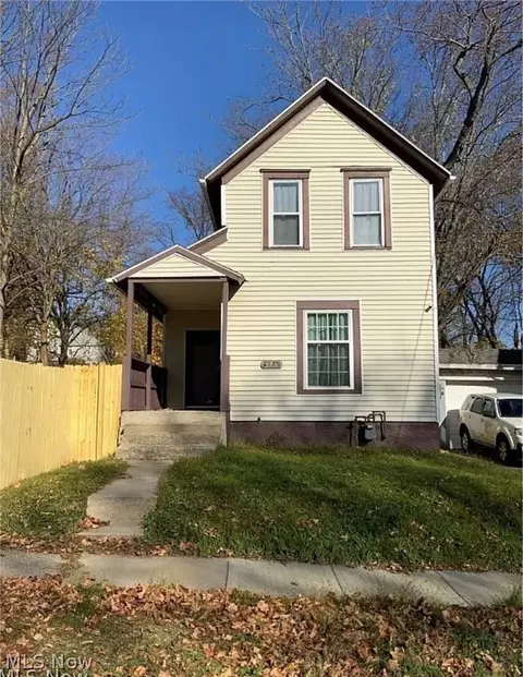 375 Lillian St, Akron, OH 44307