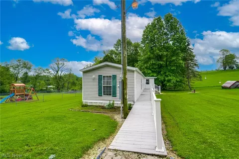 12710 Lisbon St SE, Paris, OH 44669