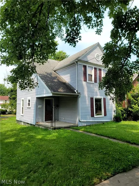 140 7th St NW, Barberton, OH 44203