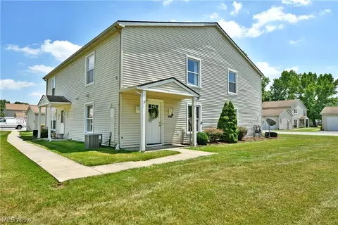 2832 Ivy Hill Cir #D, Cortland, OH 44410