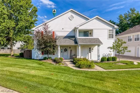 23213 Grist Mill Ct #27A, Olmsted Falls, OH 44138