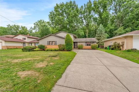 4554 Whitehall Dr, South Euclid, OH 44121