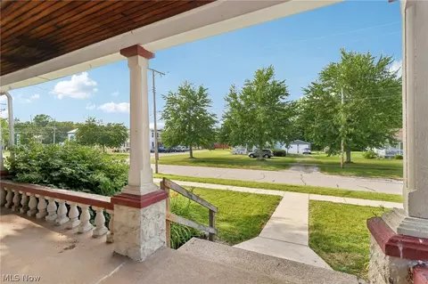 26 E Ashtabula St, Jefferson, OH 44047 photo 4