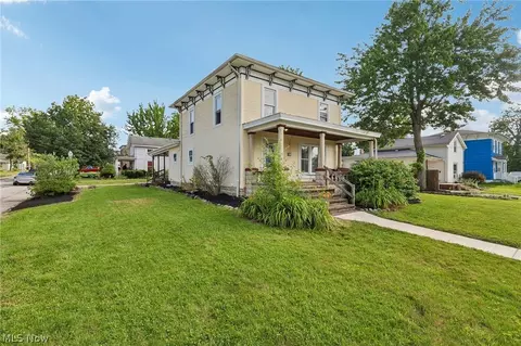 26 E Ashtabula St, Jefferson, OH 44047 photo 2