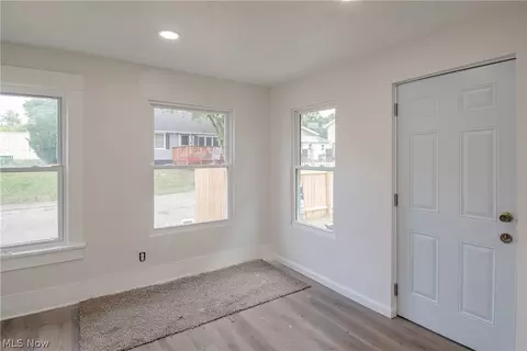 817 Halter Ct NW, Canton, OH 44708 photo 8