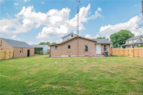 817 Halter Ct NW, Canton, OH 44708 photo 2