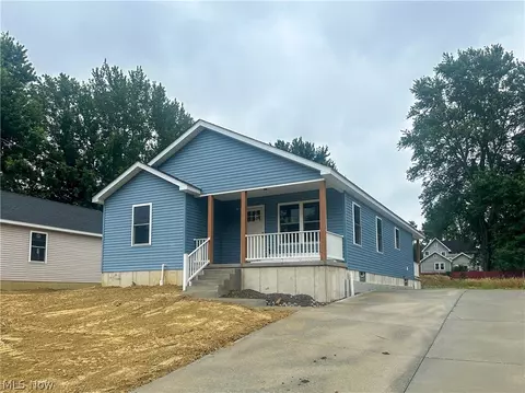 177 Hayward Ave, Conneaut, OH 44030