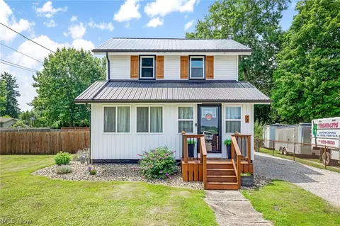 13 Cliftwood St NE, Navarre, OH 44662