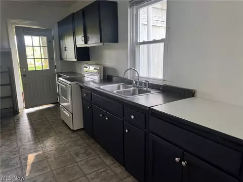 1530 Collier Rd, Akron, OH 44320 photo 4
