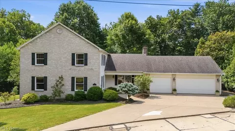 71 Rosemar Meadows Dr, Vienna, WV 26105