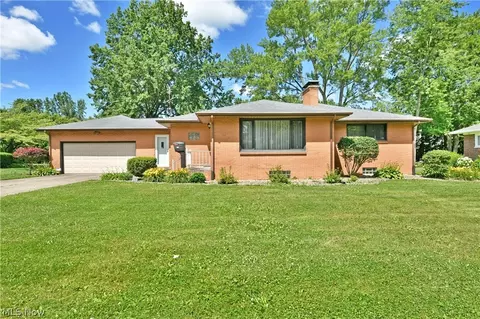 208 Broadway Ave SE, Warren, OH 44484