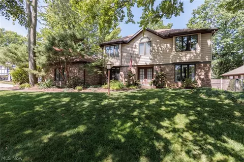 3854 Kings Mill Run, Rocky River, OH 44116