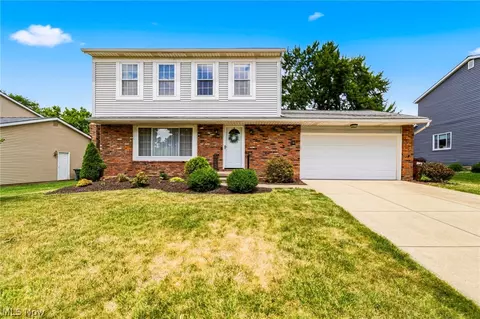 8354 Newcomb Dr, Parma, OH 44129