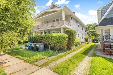 1583 Victoria Ave, Lakewood, OH 44107