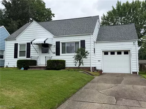 1021 W College Rd, Alliance, OH 44601