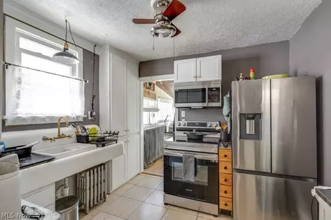 Kitchen - 11 E 220th St, Euclid, OH 44123 photo 4 of 4
