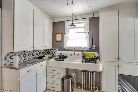 Kitchen - 11 E 220th St, Euclid, OH 44123 photo 2 of 4