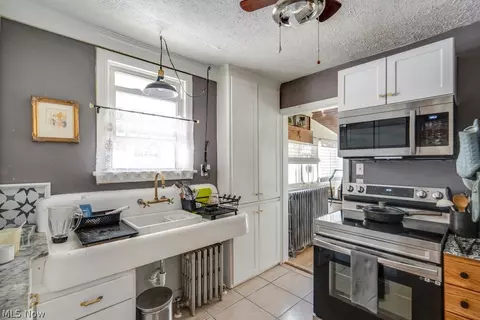 Kitchen - 11 E 220th St, Euclid, OH 44123 photo 3 of 4