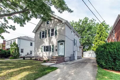 2300 Lakeview Ave, Rocky River, OH 44116